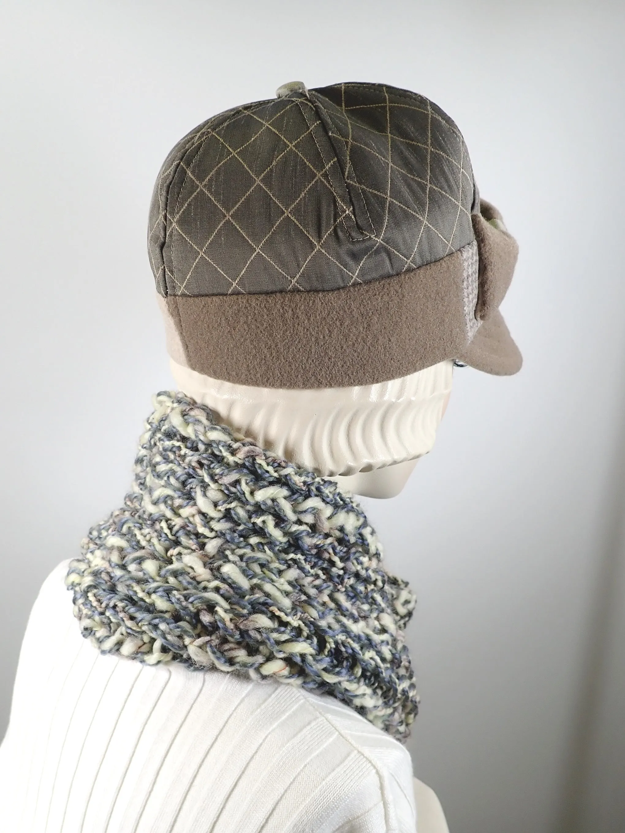 Gifts for her. Womens chunky crochet infinity scarf. Gray and cream neutral ladies scarf