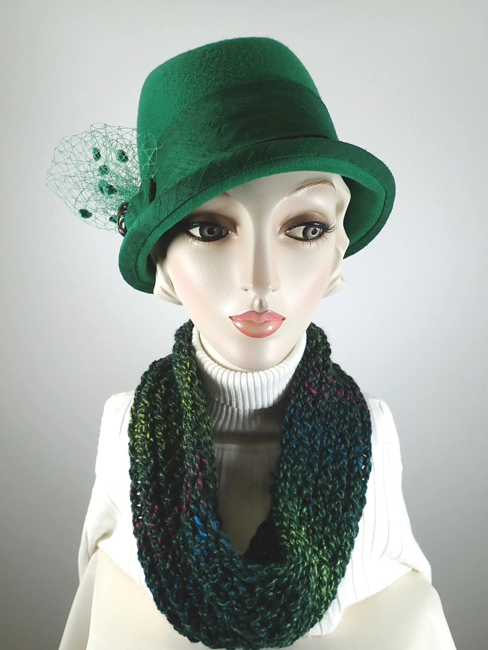 Gifts for her. Womens chunky green hand knitted infinity scarf. Unisex handmade scarf.