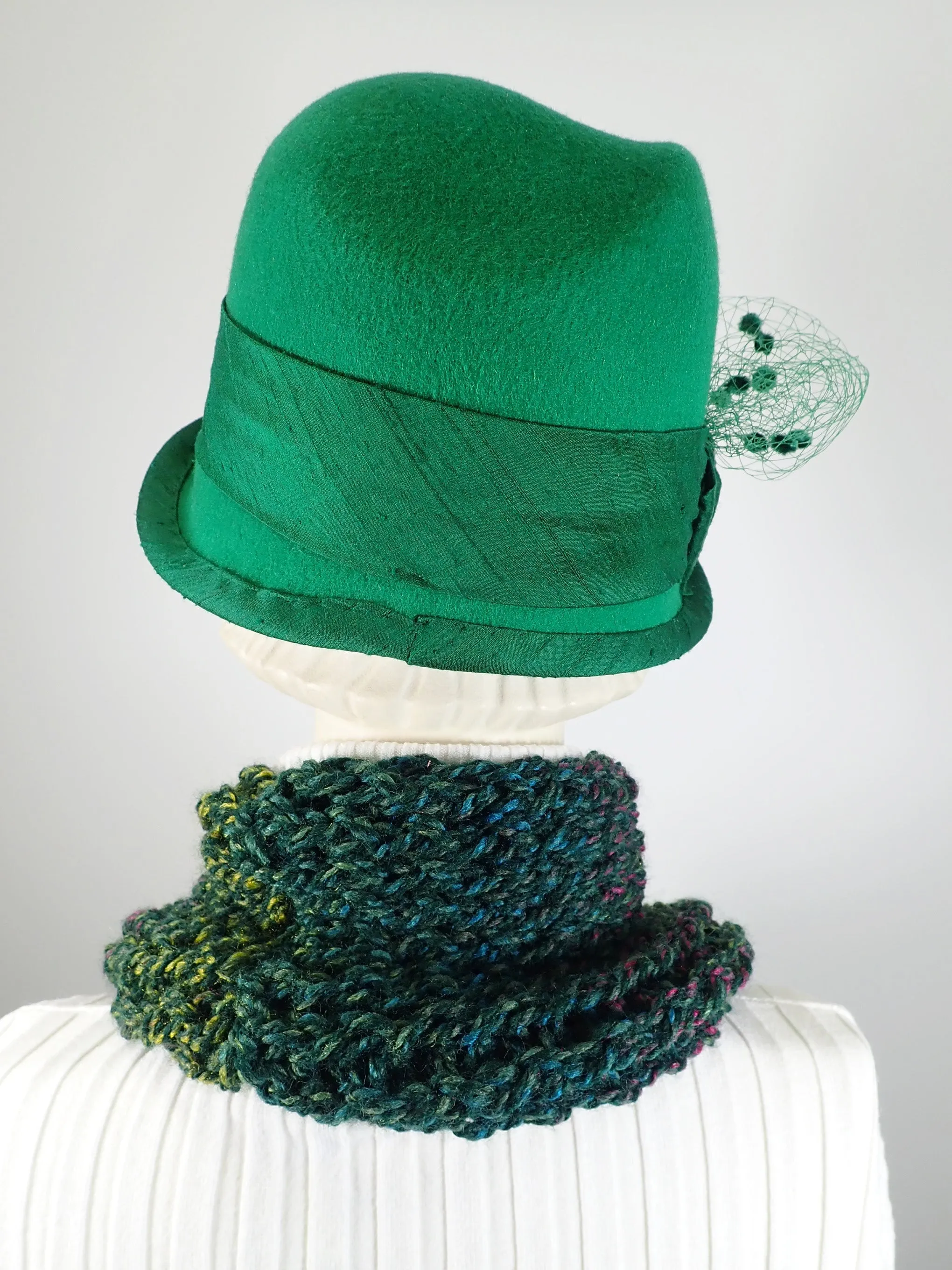 Gifts for her. Womens chunky green hand knitted infinity scarf. Unisex handmade scarf.