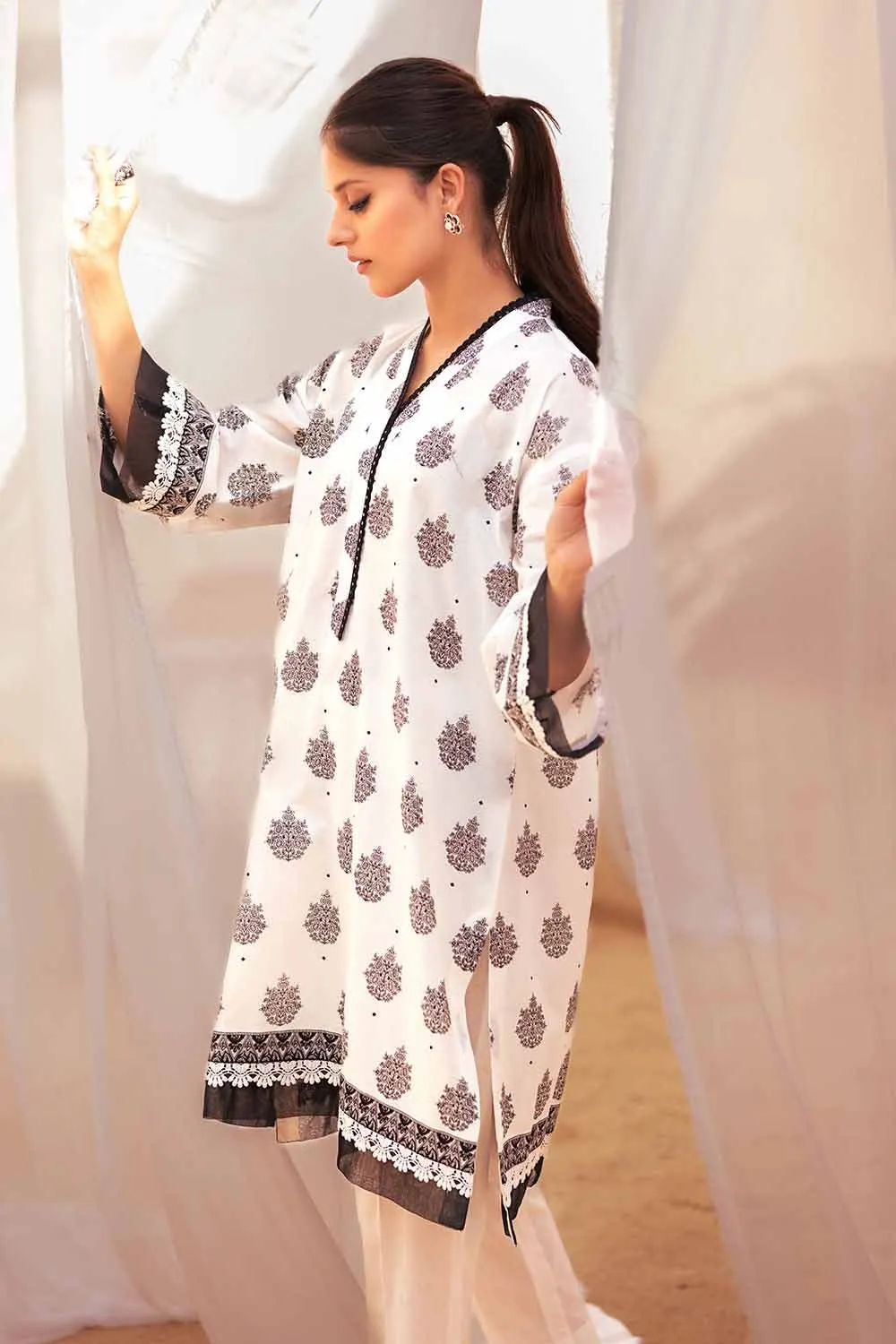 Gul Ahmed Monochrome Black & White – 2PC Printed Lawn Unstitched Suit BT-32006