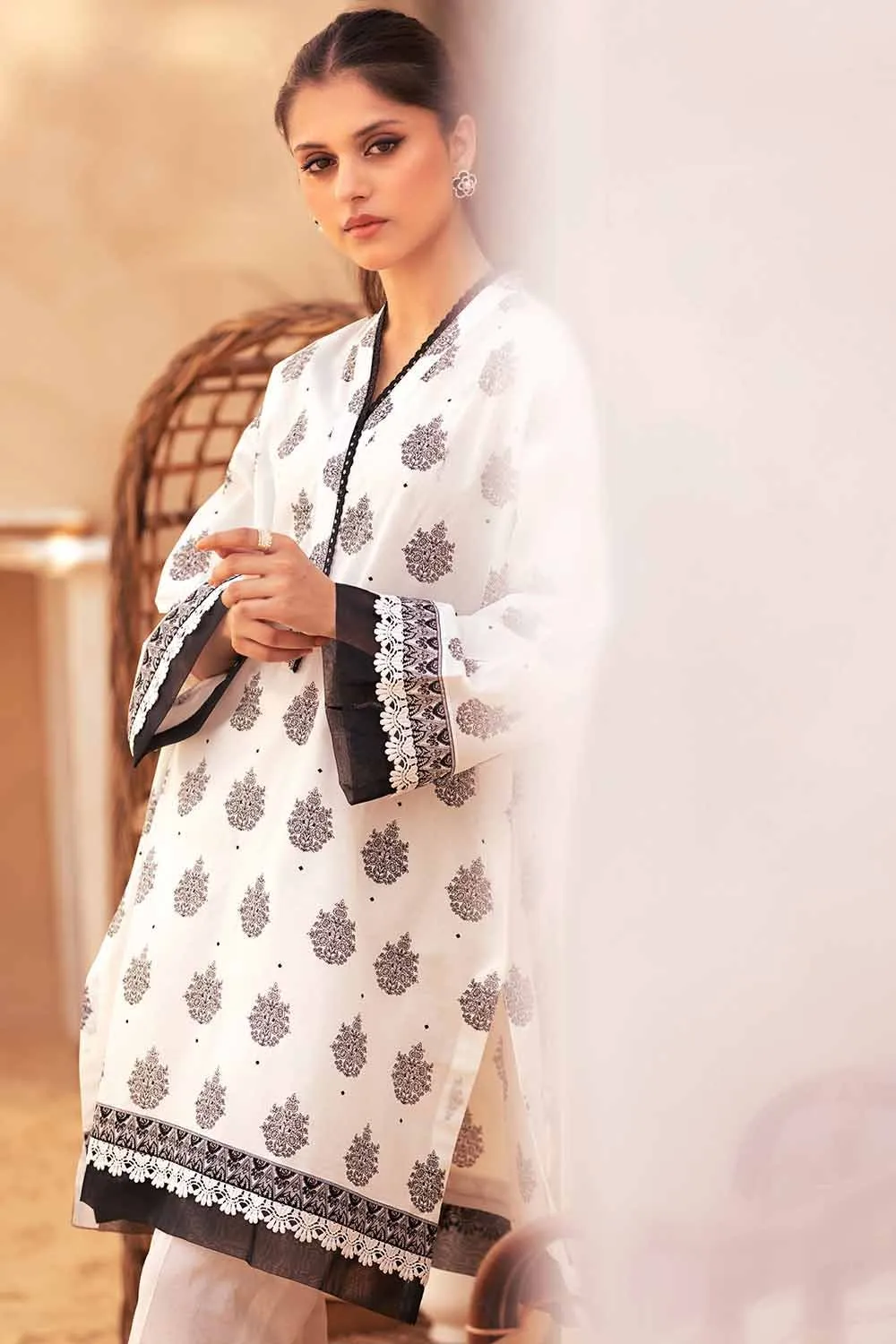 Gul Ahmed Monochrome Black & White – 2PC Printed Lawn Unstitched Suit BT-32006