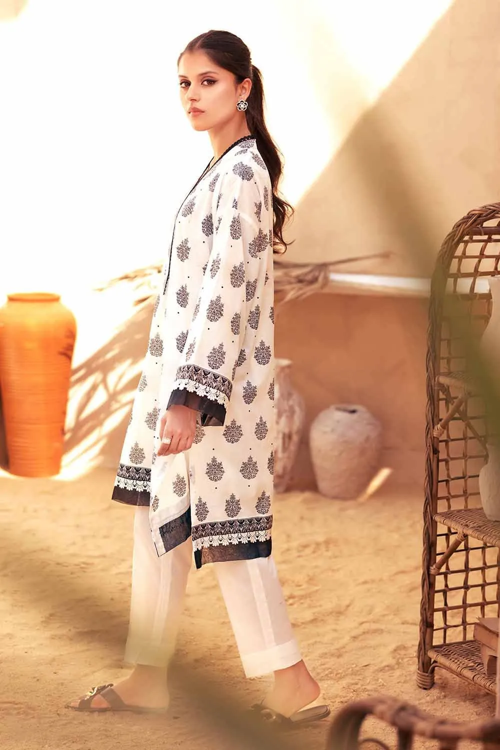 Gul Ahmed Monochrome Black & White – 2PC Printed Lawn Unstitched Suit BT-32006