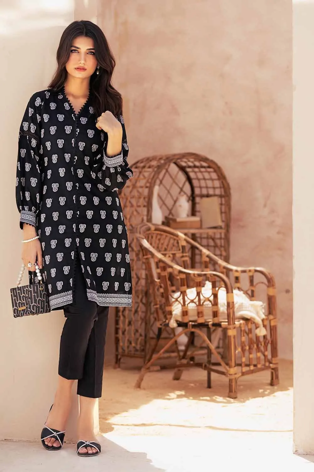 Gul Ahmed Monochrome Black & White – 2PC Printed Lawn Unstitched Suit BT-32008