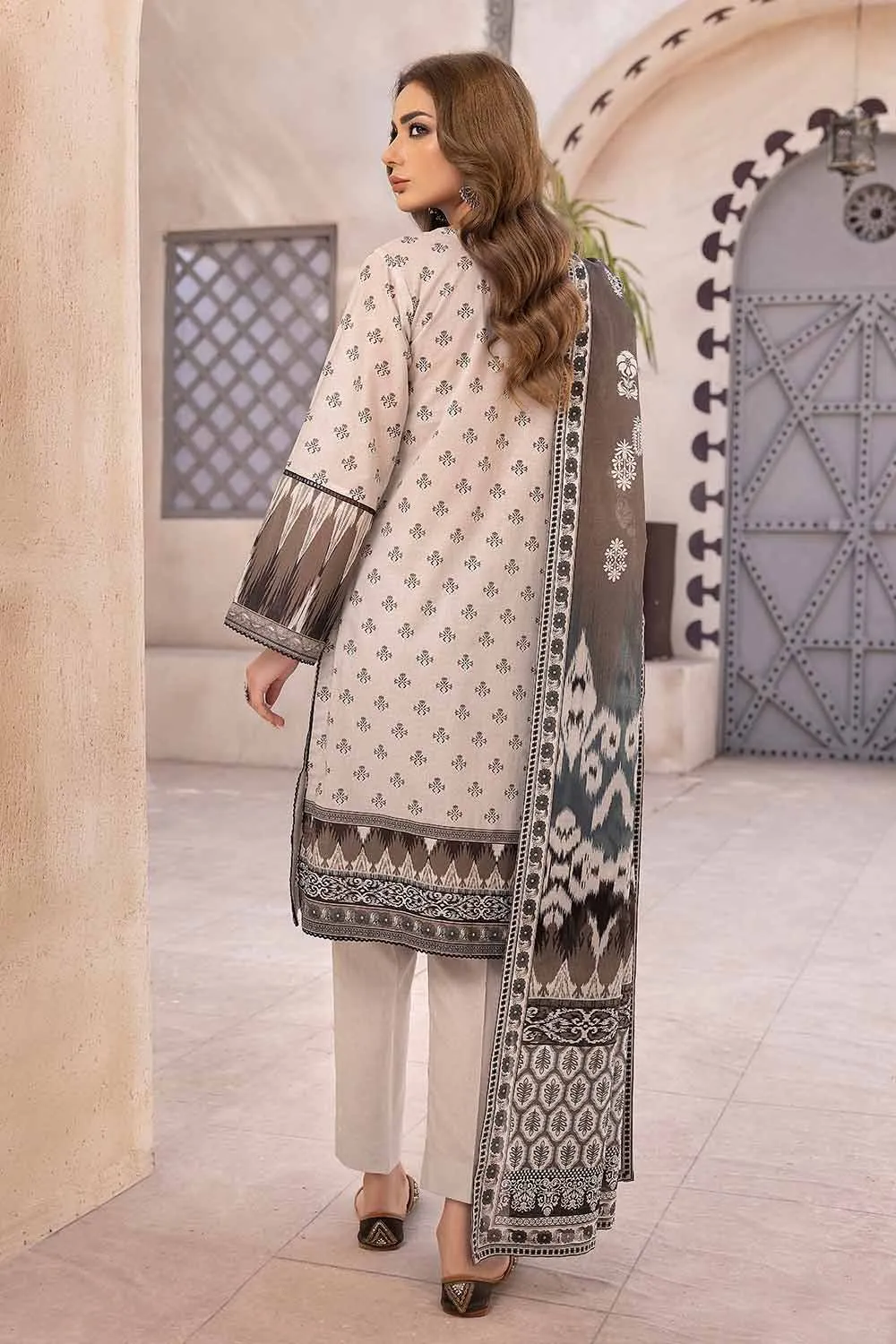 Gul Ahmed Monochrome Black & White – 3PC Unstitched Embroidered Lawn Suit with Organza Neckline B-32032