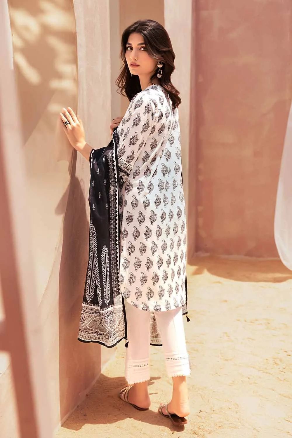 Gul Ahmed Monochrome Black & White – 3PC Unstitched Printed Lawn Suit B-32028