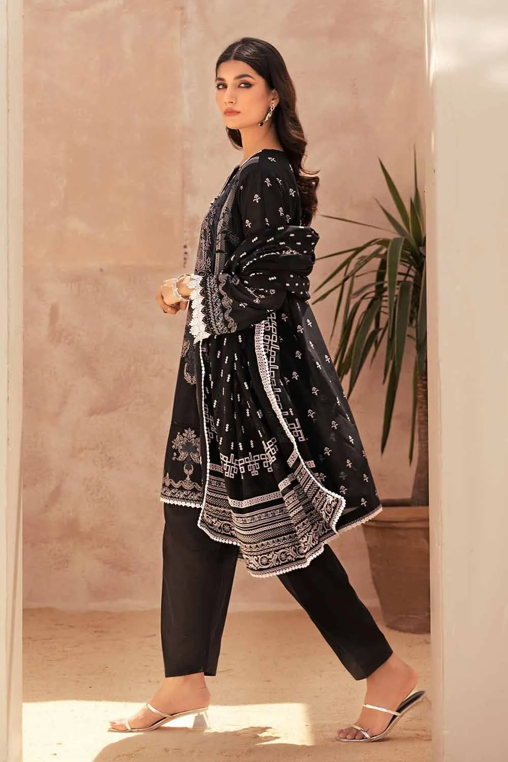 Gul Ahmed Monochrome Black & White – 3PC Unstitched Printed Lawn Suit B-32039