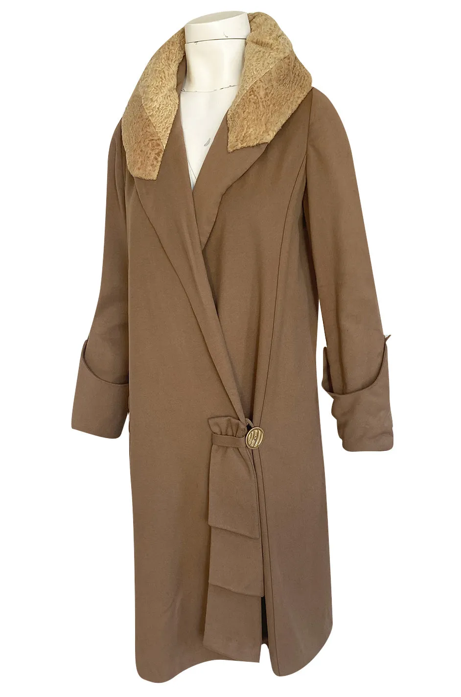 Lovely 1920s Unlabeled Caramel Coloured Fine Wool Flapper Coat w Faux Broadtail Collar