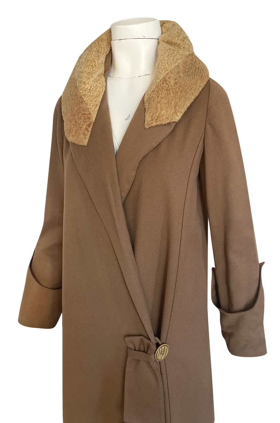 Lovely 1920s Unlabeled Caramel Coloured Fine Wool Flapper Coat w Faux Broadtail Collar