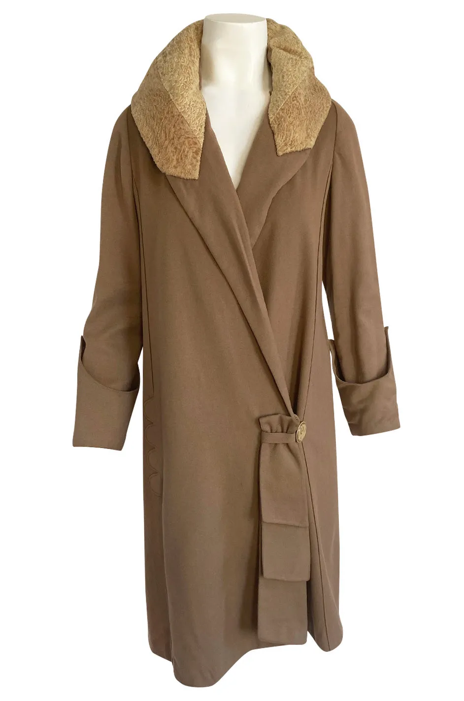 Lovely 1920s Unlabeled Caramel Coloured Fine Wool Flapper Coat w Faux Broadtail Collar