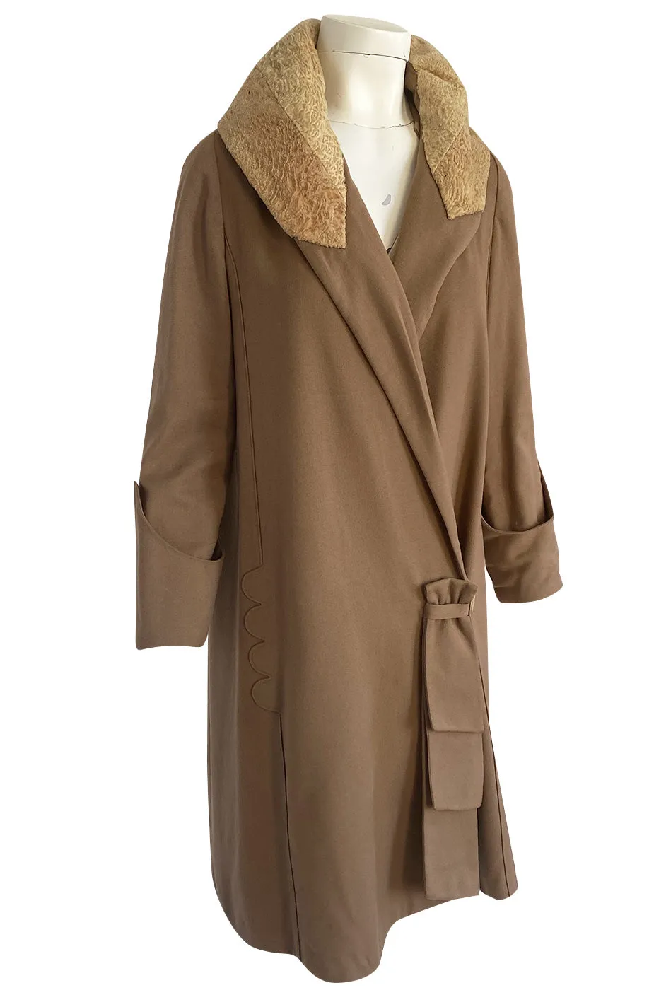 Lovely 1920s Unlabeled Caramel Coloured Fine Wool Flapper Coat w Faux Broadtail Collar