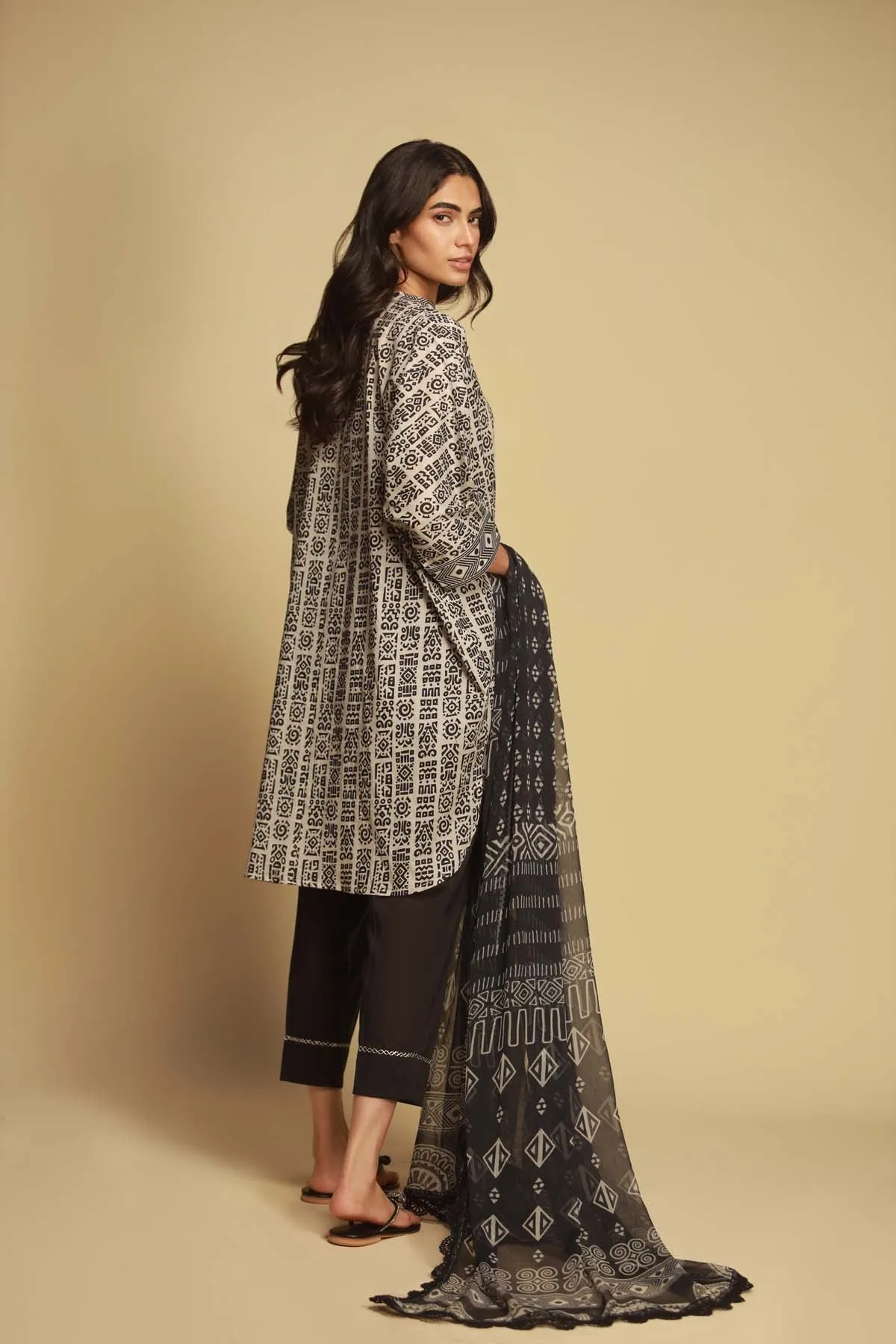 Sahar Monochrome Lawn Collection – SBW-23-01