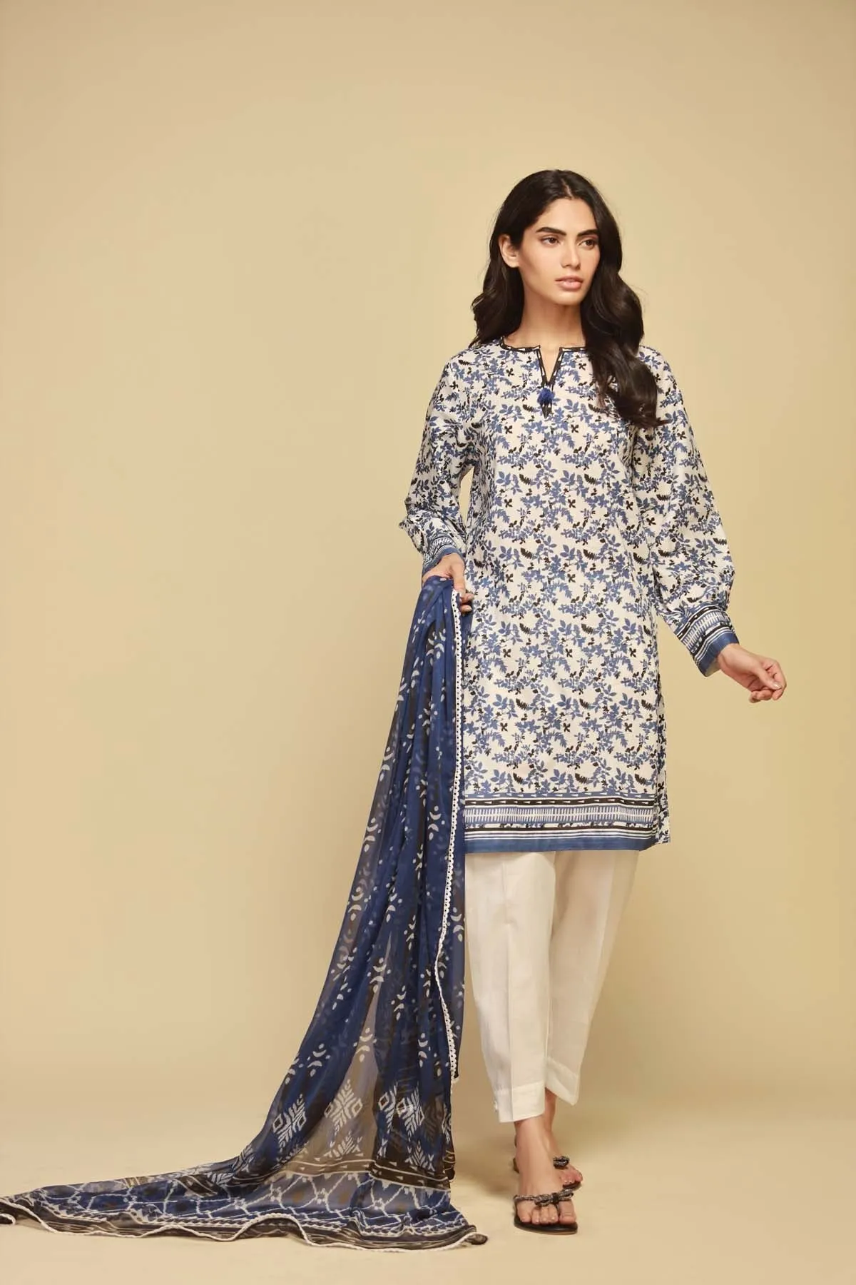 Sahar Monochrome Lawn Collection – SBW-23-04