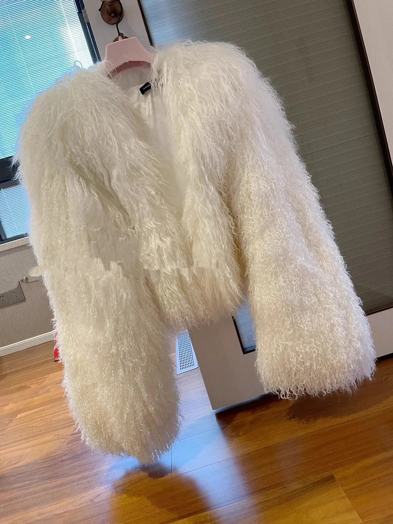 Women's Autumn Winter Fluffy Mongolian Sheep Fur Jacket Furry Solid Color Short Coat Clothing