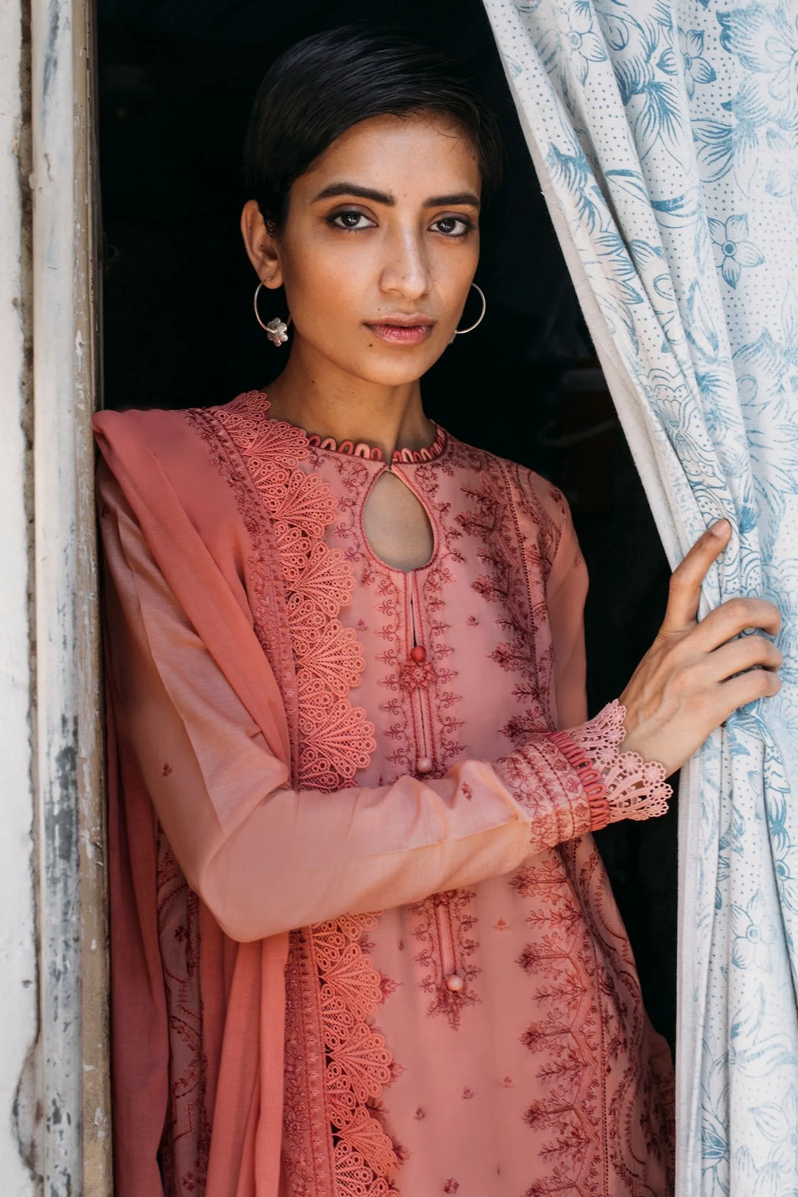 Zaha by Khadijah Shah · Humrahi Winter Collection – ROYA (ZW21-04)